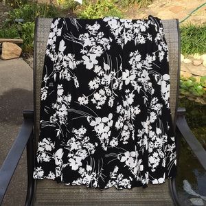 🐾 Woman’s skirt Jaclyn Smith